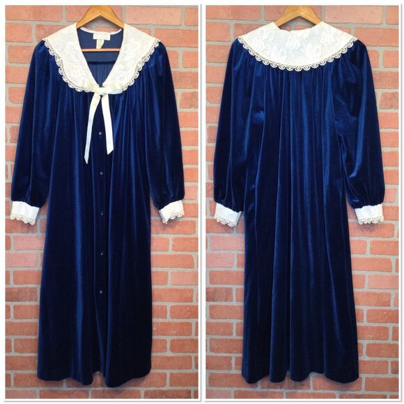 Vintage Komar Long Blue Velvet Robe Lace Trim Nightgown Size M Pockets - Picture 1 of 7